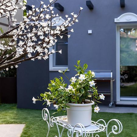 Villa Monti Suites&Aparts เชเซนาติโก ภายนอก รูปภาพ